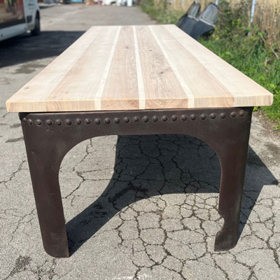 table_350cm_pietement_metal_ancien_rivete