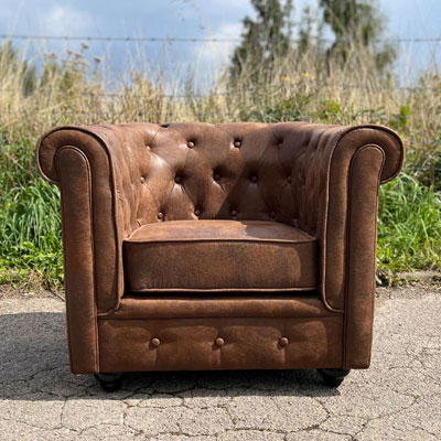 fauteuil_chesterfield_courbe_microfibre_marron