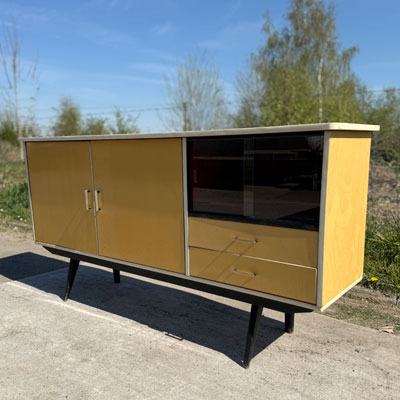 buffet_en_formica_jaune