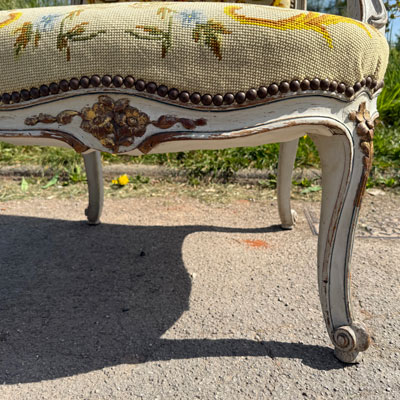 fauteuil_style_LouisXV_bois_patine_tissu_fleuri