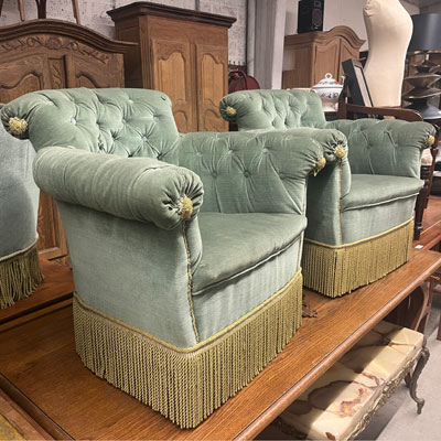 fauteuil_capitonne_velours_vert