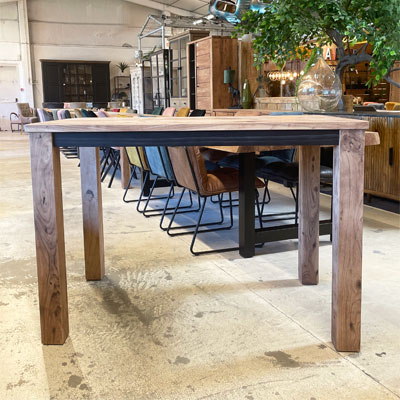 table_bar_acacia