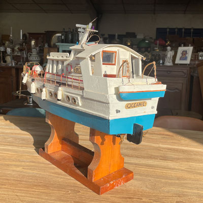 maquette_bateau_bois_socle