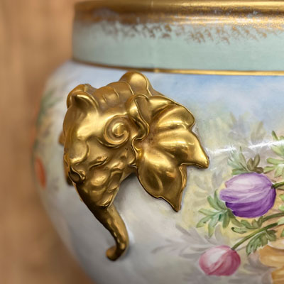 cache_pot_limoges_decor_fleurs_pieds_dores_tete_elephant