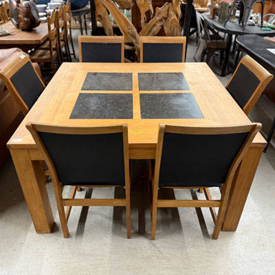 table_carre_teck_dessus_pierre
