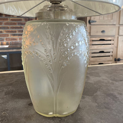 lampe_base_verre_decor_relief_muguet